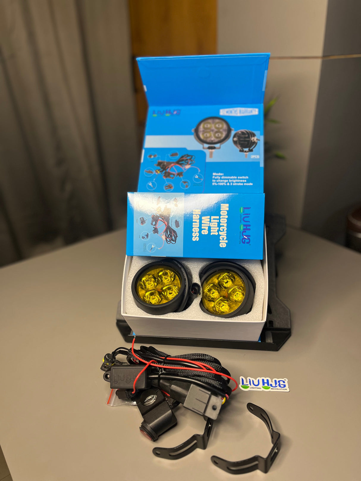 LIU HJG 40W Round 4 LED Fog Lights with Yellow Cap and Wiring Kit and fully dimmable switchUniversal for Car & Bike (Pack of 2)