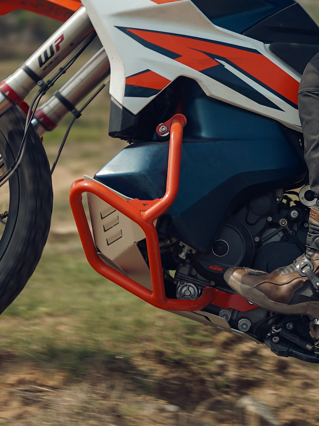 Legundary KTM ADV 890 Vambrace Bash Plate Silver