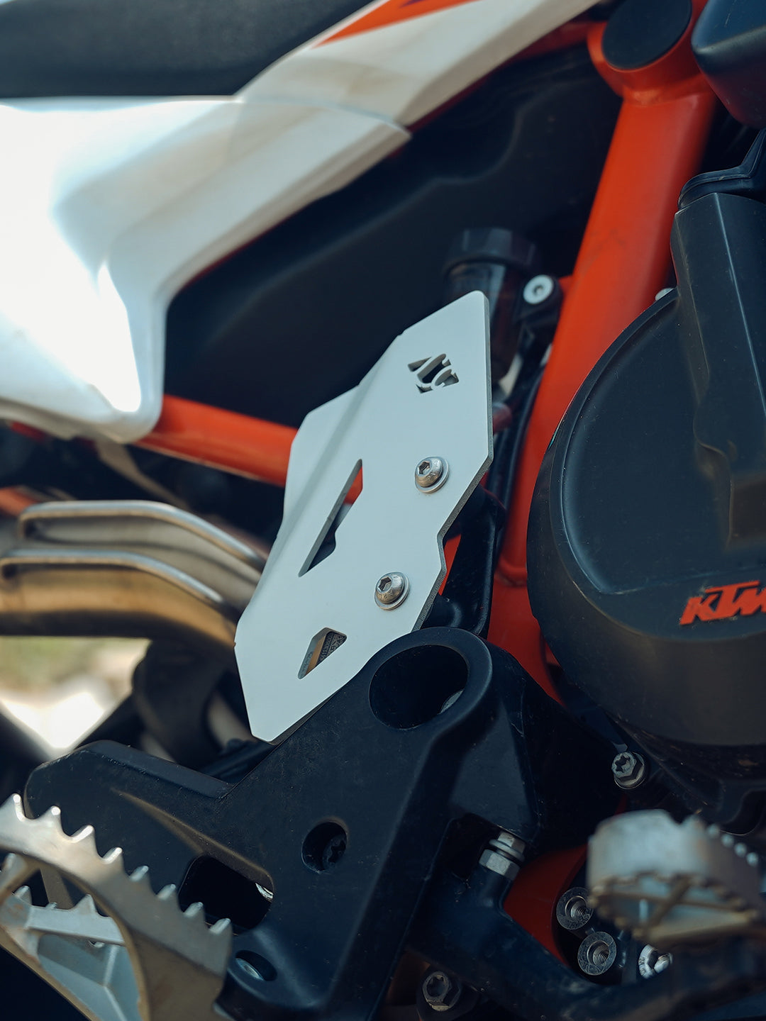 Legundary KTM ADV 890 Titan Master Cylinder Guard Silver