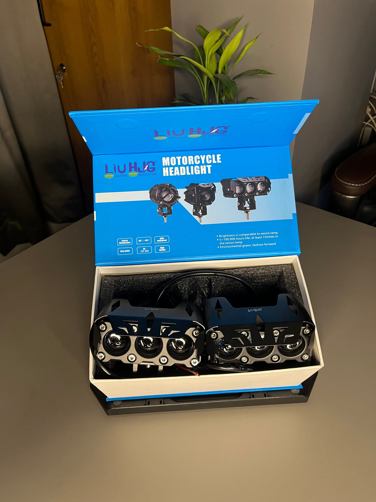 LIU HJG Original Mega Drive Future Eye 3 Lens Dual Color Yellow/White LED Fog Lights (set of 2 )