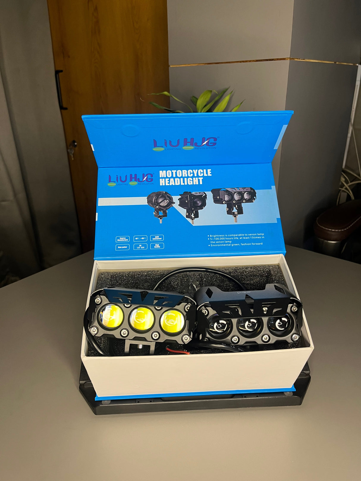 LIU HJG Original Mega Drive Future Eye 3 Lens Dual Color Yellow/White LED Fog Lights (set of 2 )