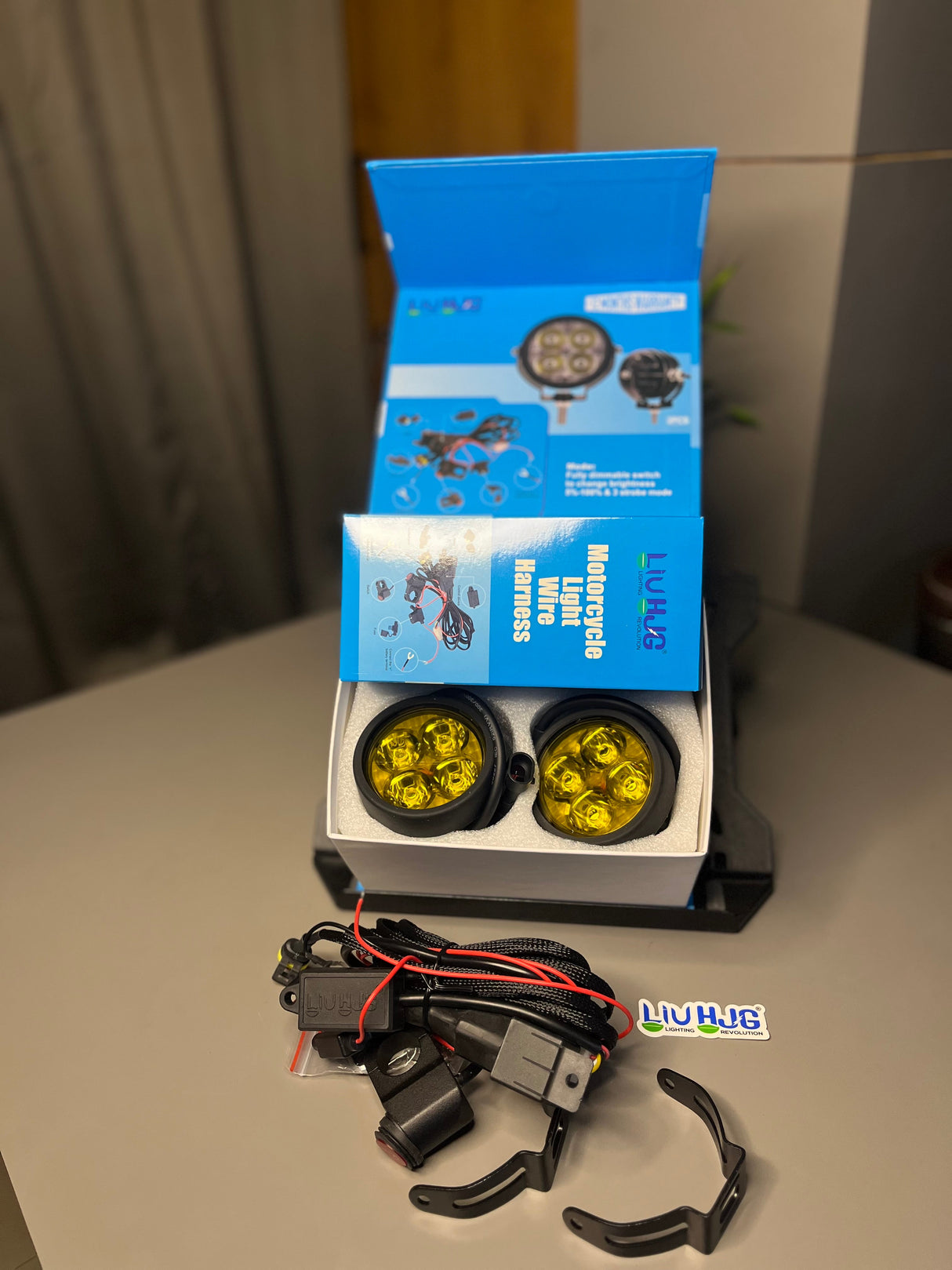 LIU HJG 40W Round 4 LED Fog Lights with Yellow Cap and Wiring Kit and fully dimmable switchUniversal for Car & Bike (Pack of 2)