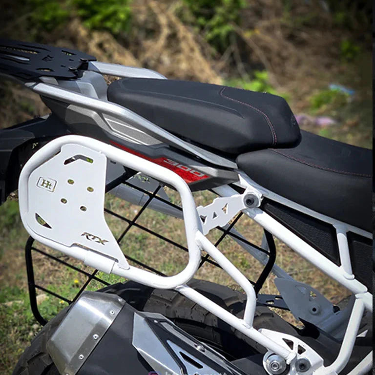 APACHE RTX 300 SADDLE STAY / SB 1171 - HT EXHAUST