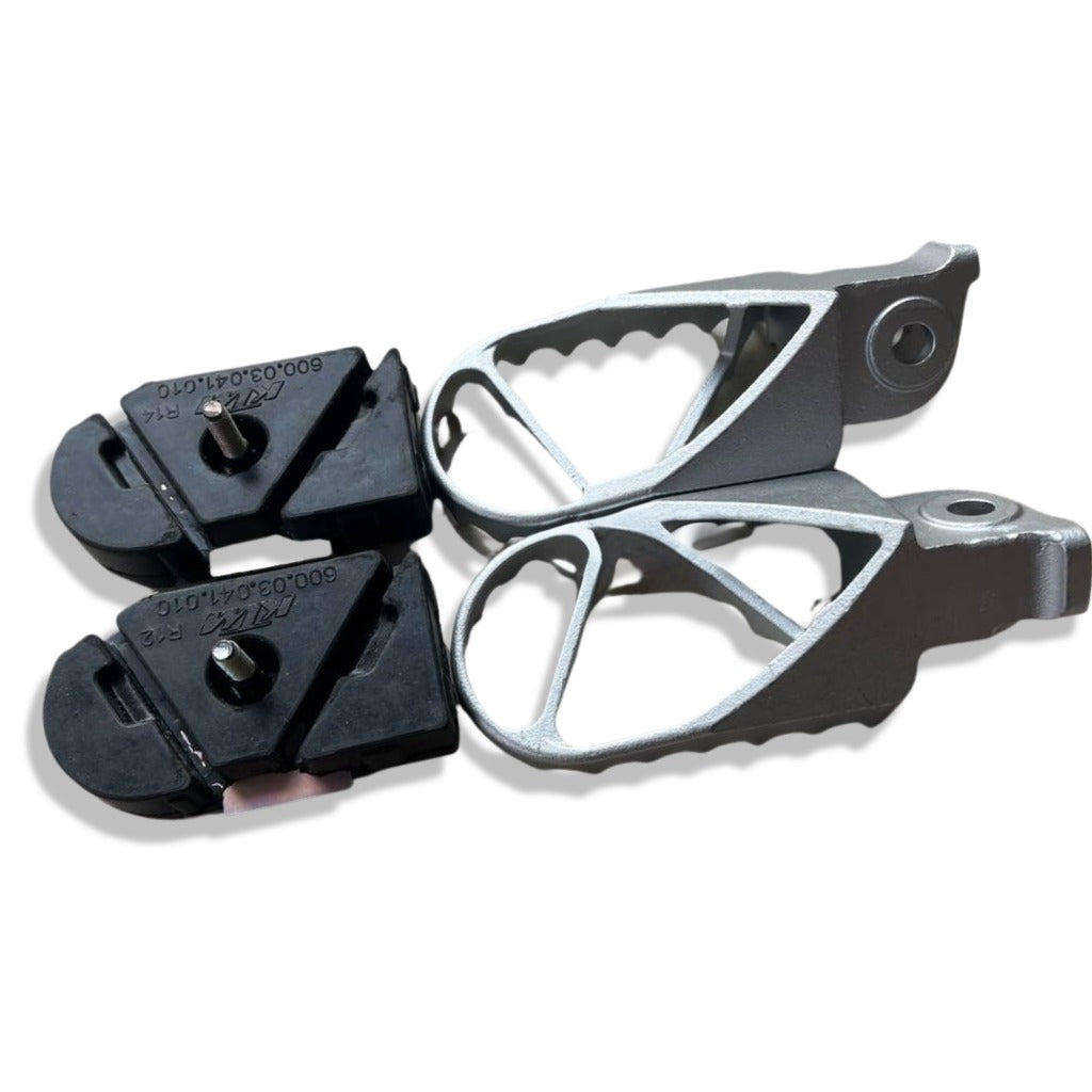 KTM Adventure 390/250 foot pegs ( metal + rubber)