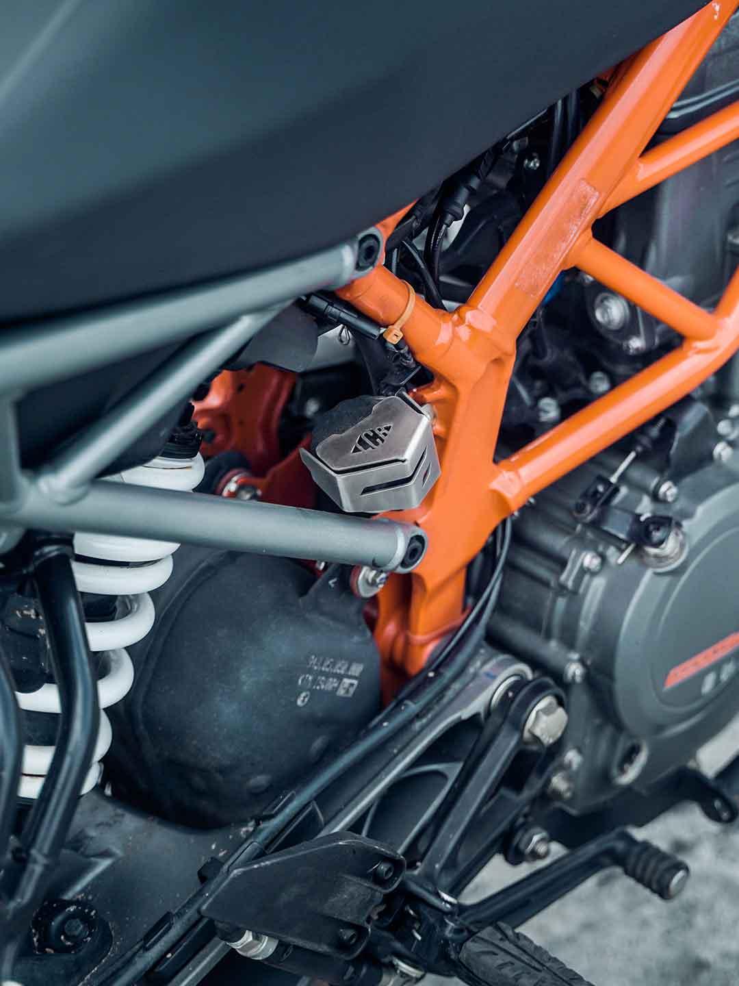 LCB KTM Duke 250 Novato Rear Brake Fluid Cap - Moto Modz