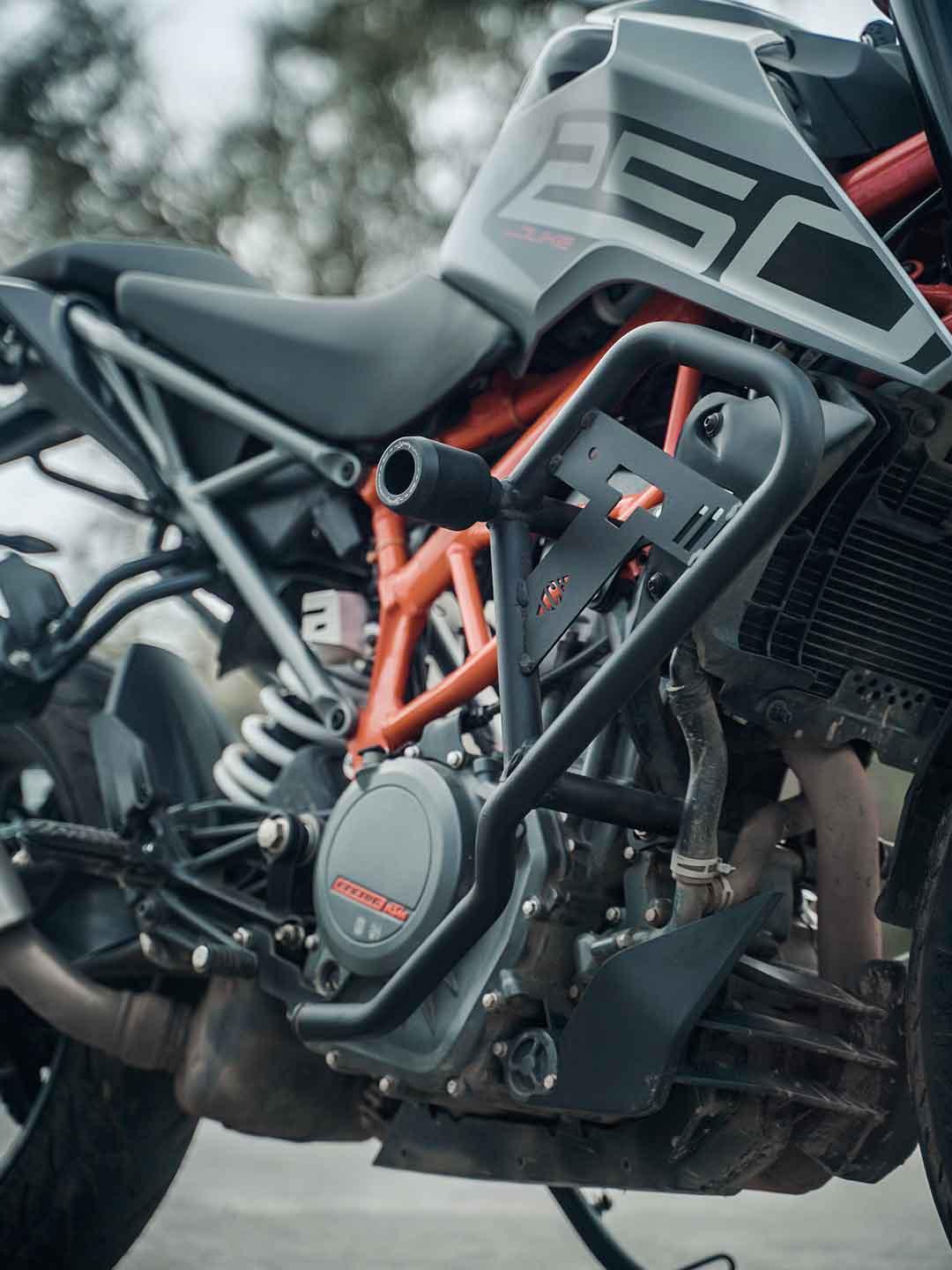 LCB KTM Duke 250 Pegasus Crashguard With Slider - Moto Modz